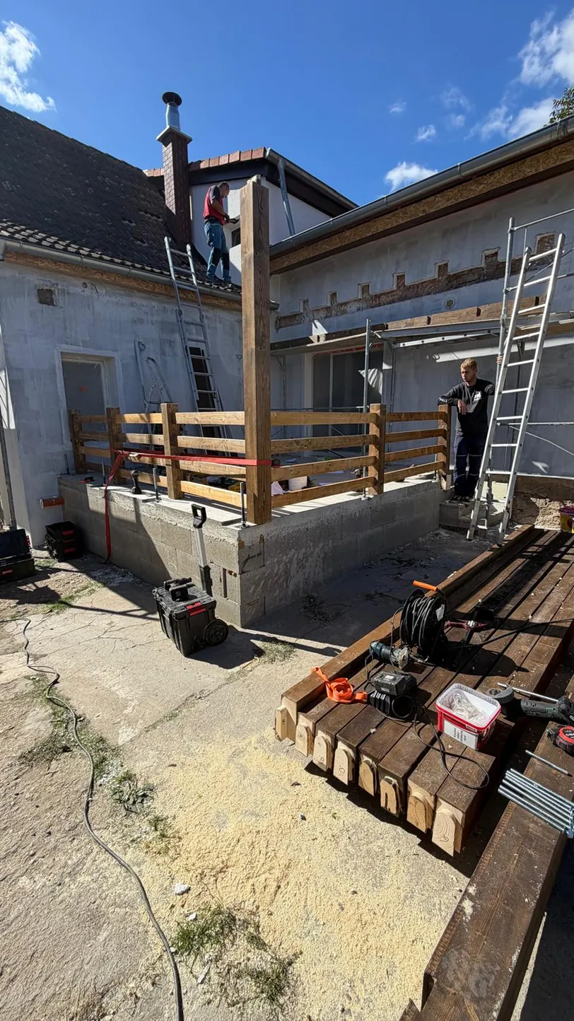 Pergola se zábradlím z KVH a BSH hranolů — fotografie 2